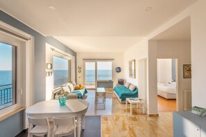 Apartment, Sea View | Ruang makan