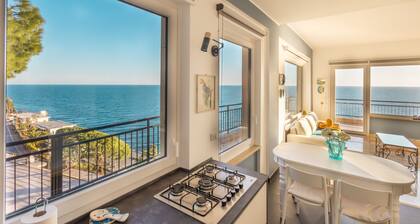 Sky & Sea Apartment by Wonderful Italy