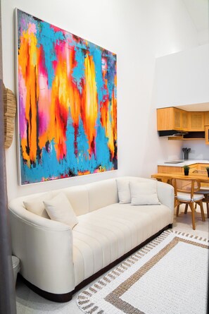 50-吋智慧型電視，提供有線頻道