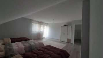 4 bedrooms, iron/ironing board, bed sheets