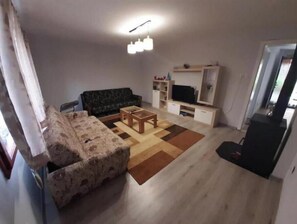 Smart TV y chimenea 