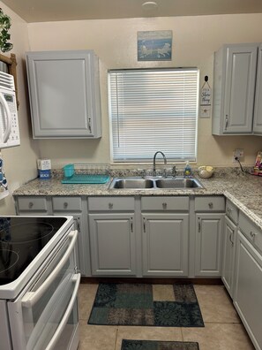 Fridge, microwave, oven, stovetop - This is a very beautiful beach  theme home. The perfect little getaway!   (Orange City)