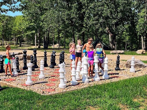 Spacious 1-bedroom with Loft Located 3 miles from Bennett Springs State Park