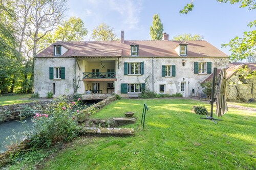 Ancien moulin avec rivière - une parenthèse au coeur de la nature - au calme