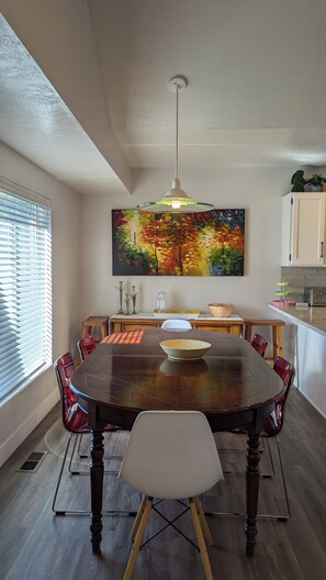Dining - Nature's Playground for All Seasons. Near World Class Ski Resorts & Golf Courses (Sandy)