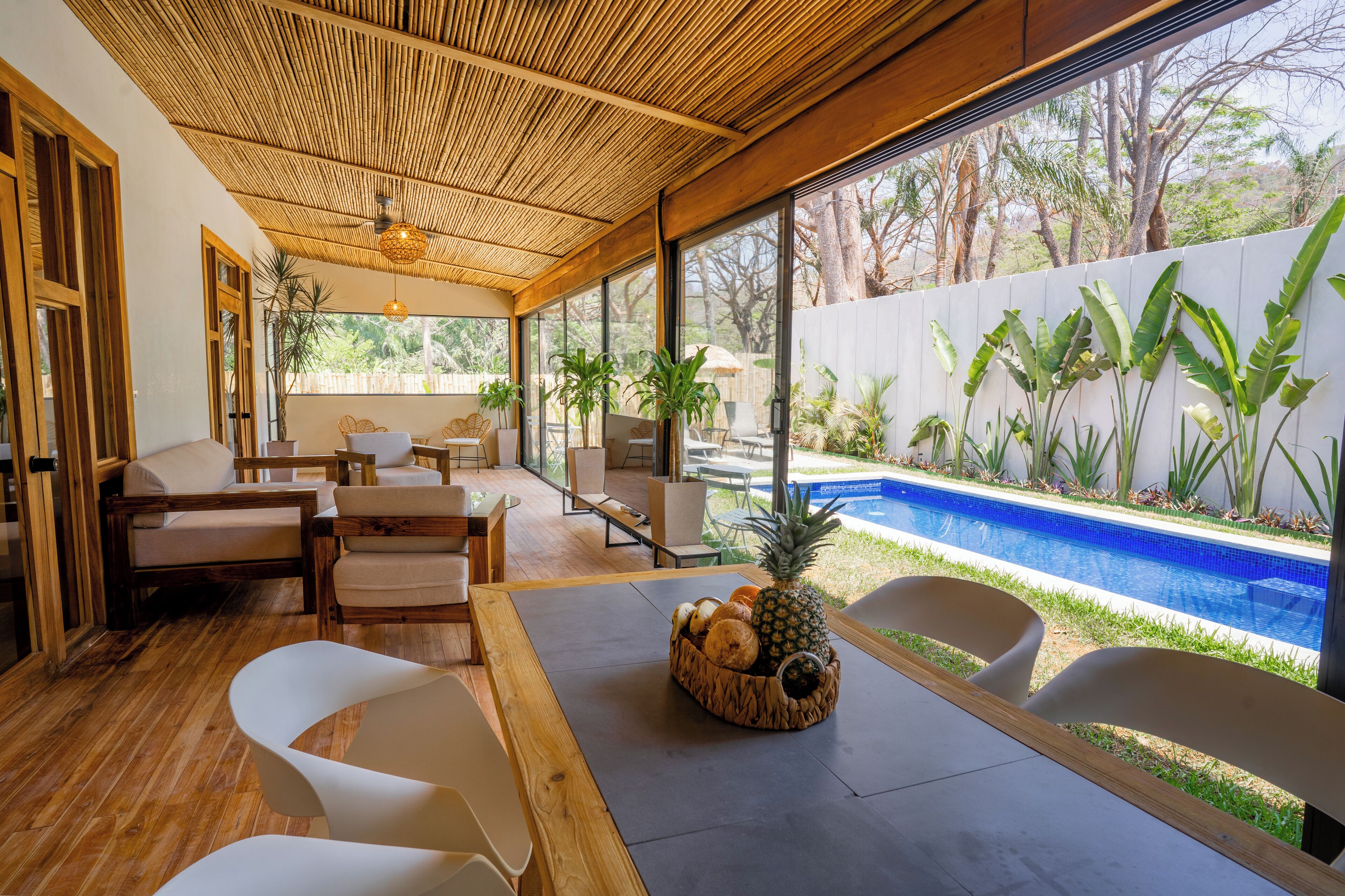 Vista frontal de la propiedad