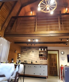 Dining - Red Barn Lindo Celeiro em Urubici - SC (Urubici)