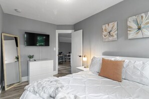 2 bedrooms, iron/ironing board, WiFi, bed sheets - Cityscape - Centrally located 2BR (Stamford)