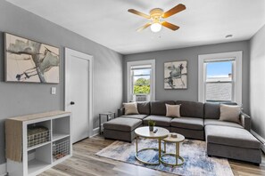 TV - Cityscape - Centrally located 2BR (Stamford)