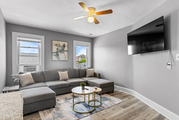 TV - Cityscape - Centrally located 2BR (Stamford)