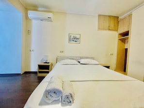 City Room | Living area | 50-cm flat-screen TV with digital channels, printers - Bonvoyage Rustaveli Ave (Tbilisi)