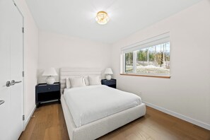 3 室のベッドルーム、旅行用ベビーベッド、WiFi、ベッドシーツ