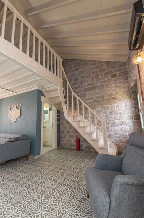 Deluxe Suite, Garden View | Bed sheets