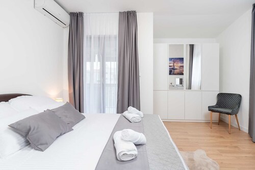 Holiday Home DaLeo with Pool and Jacuzzi