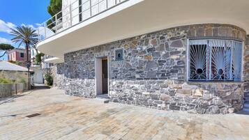 EntrĂ©e de lâhĂ©bergement