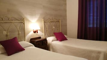 3 bedrooms, iron/ironing board, bed sheets