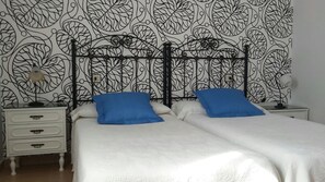 3 bedrooms, iron/ironing board, bed sheets - Quaint 3-bedroom cottage in Sanjuanejo (Sanjuanejo)