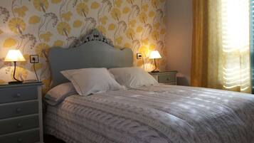 3 dormitoris, planxa i posts de planxar i roba de llit