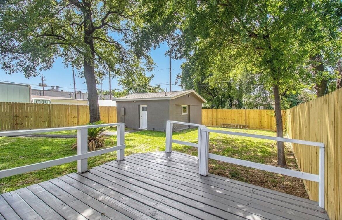 Cozy and centric private guesthouse with easy access around Houston’s downtown! 