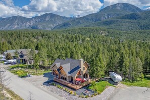 Exterior - Spacious | Hot Tub | Pet-Friendly | Mountain Views | Fire Pit | Golf
(Invermere)