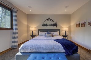 5 bedrooms, desk, iron/ironing board, free WiFi