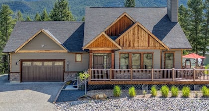 Spacious | Hot Tub | Pet-Friendly | Mountain Views | Fire Pit | Golf