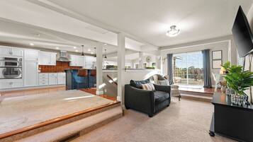 Smart TV, fireplace, video games, table tennis