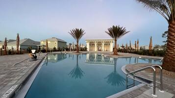 Nhà, nhiều giường (Pixie's Paradise) | Hồ bơi