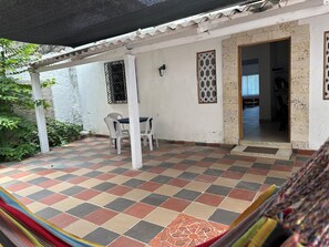 Outdoor dining - A 5 Minutos DEL Centro Historico! UNA Casa Ideal Para TUS Vacaciones EN Familia (Cartagena de Indias)