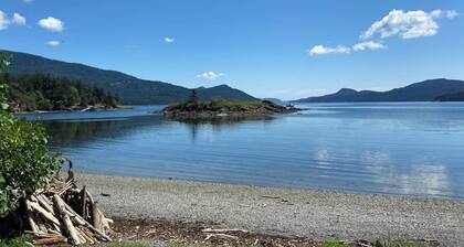 Modern House, pet-friendly, walk to Cascade Lake!