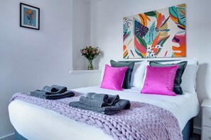 2 chambres, fer et planche à repasser, Wi-Fi, draps fournis