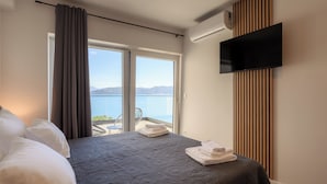 3 bedrooms, iron/ironing board, travel cot, free WiFi