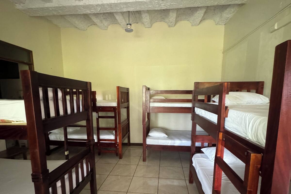 Phòng tập thể Junior, quang cảnh resort | Màn/rèm cản sáng, truy cập Internet không dây miễn phí
