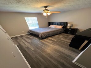 2 bedrooms, WiFi, bed sheets - Cozy, Furnished, & Welcoming Home (Athens)