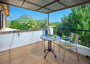 Outdoor dining - Charming Country House, A/C, Private Pool, Extensive Grounds, Superb Views - 5mins drive to Pollenca (Pollença)