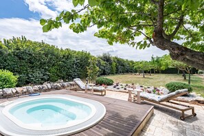 Bain à remous extérieur