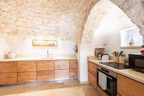 Unclassified image, 5 of 45, button