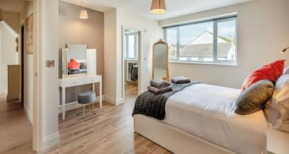 Station Street Apartment