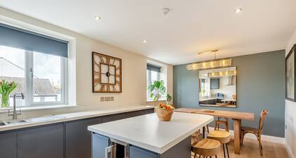 Station Street Apartment