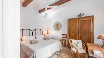 1 bedroom, travel cot, WiFi, bed sheets