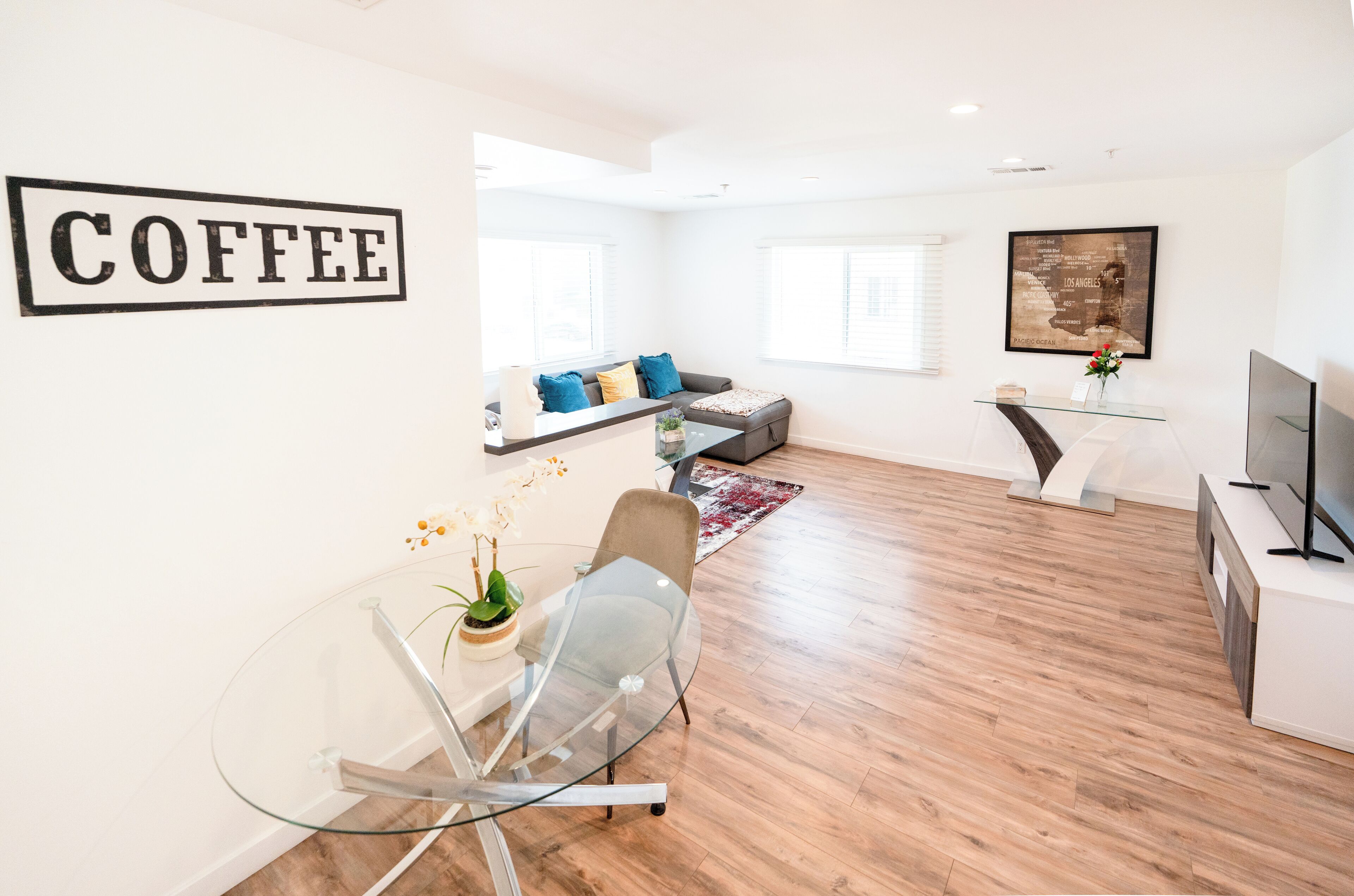 Stylish Furnished 1-Bedroom With Large Living room In Central Location By DT LA