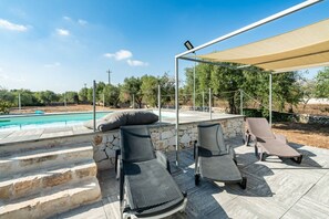 Unclassified image, 5 of 20, button