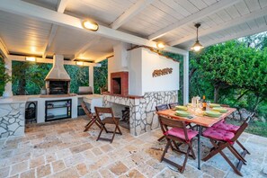 Outdoor dining - Villa Giglio with Garden and Mini Pool by Rentbeat (Rosa Marina - Ostuni)