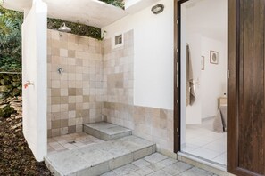 Spa - Villa Giglio with Garden and Mini Pool by Rentbeat (Rosa Marina - Ostuni)