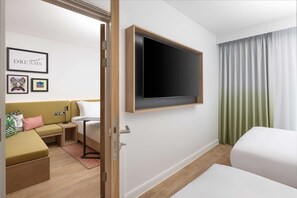 Family Room, 1 King Bed | Hypo-allergenic bedding, in-room safe, blackout drapes, soundproofing - Hampton By Hilton Nuneaton (Nuneaton)