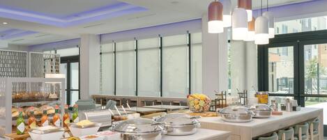 含每日吃到飽早餐