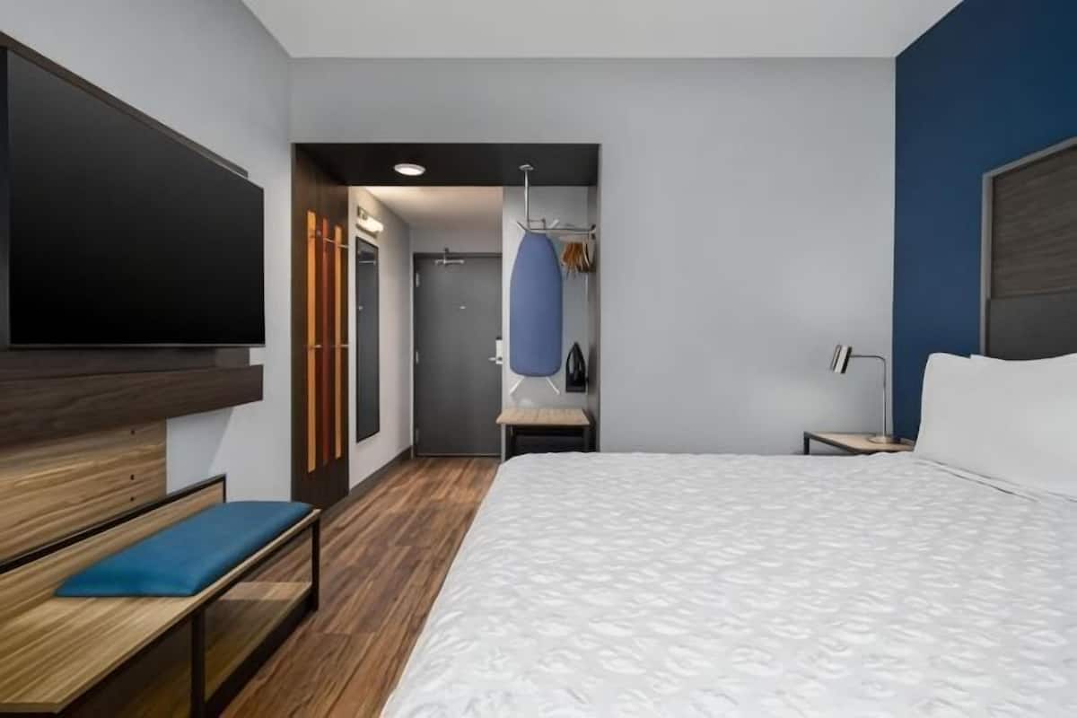 In-room safe, desk, laptop workspace, iron/ironing board
