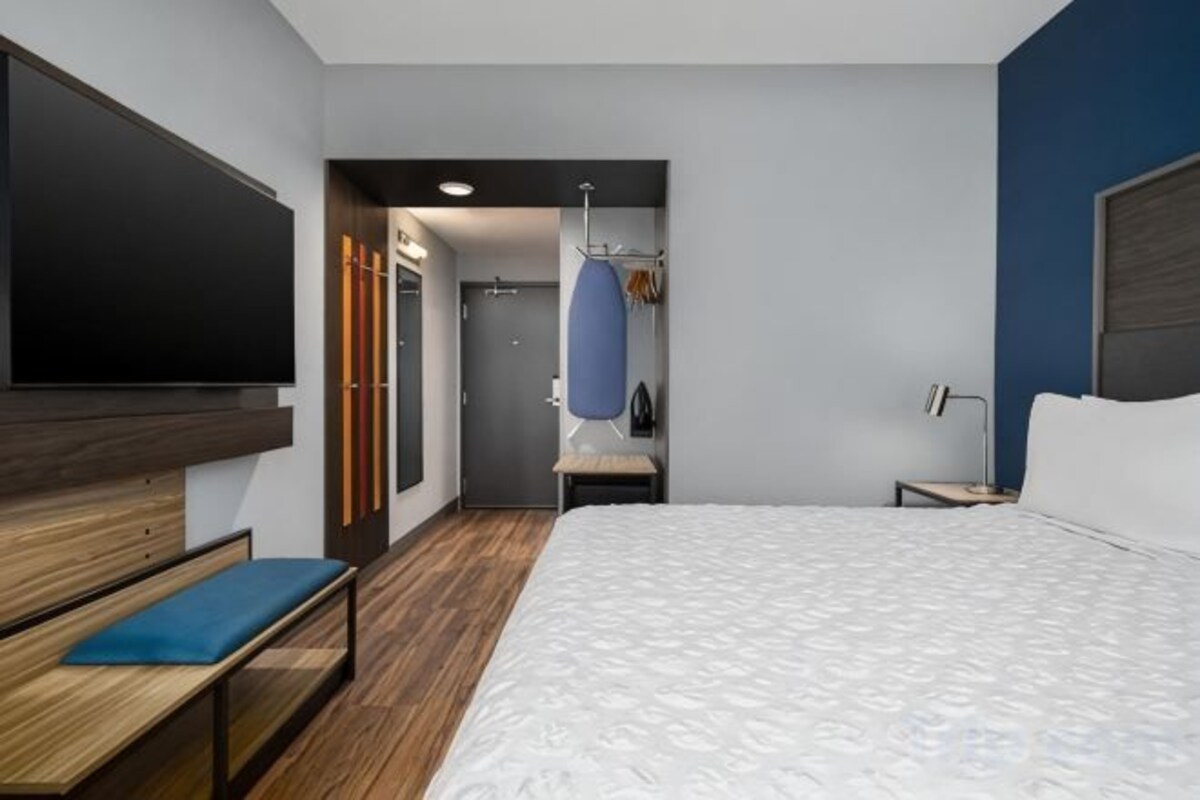 King Room With Walk-in Shower