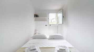 3 chambres, fer et planche Ă repasser, draps fournis