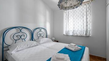 3 bedrooms, iron/ironing board, travel crib, bed sheets